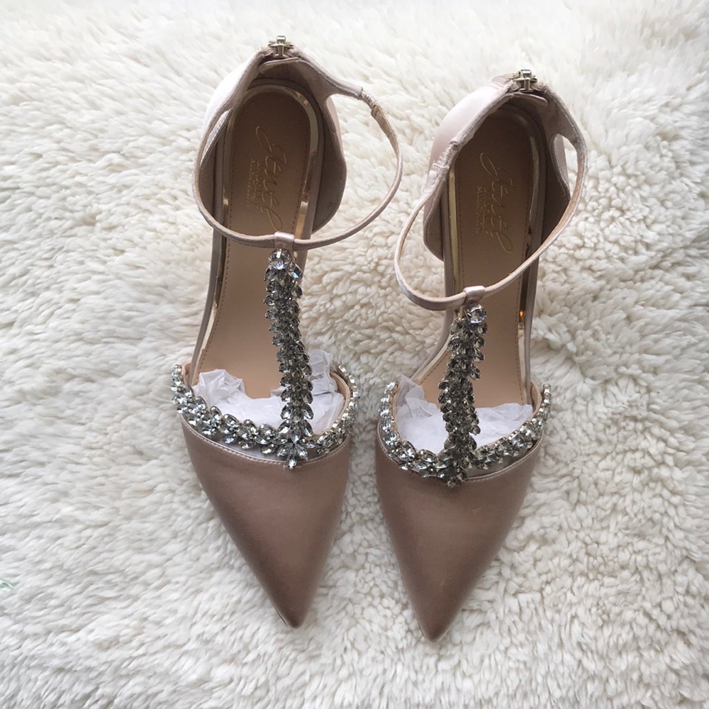 Badgley Mischka Jewel Meena Meena Point Toe Pump